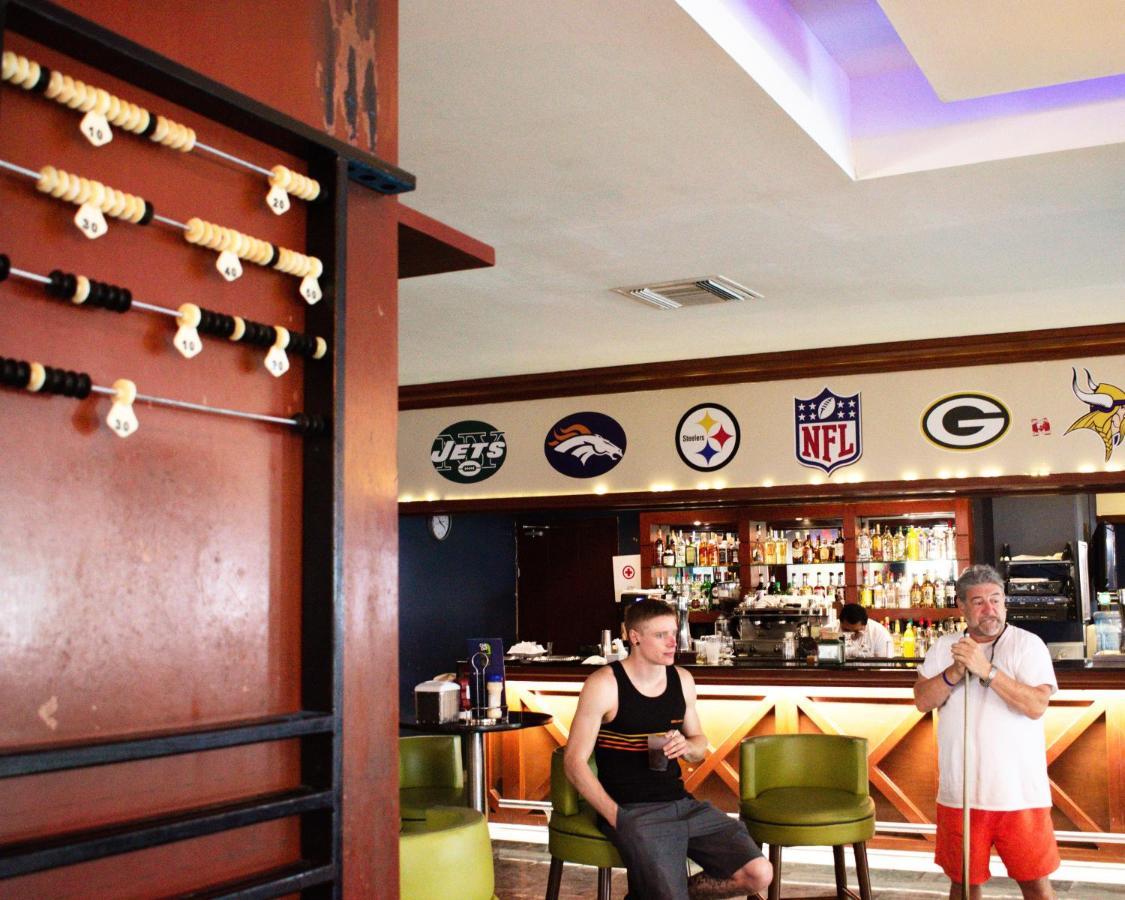 Grand Sunset Princess Playa del Carmen Exterior photo The bar at the Hard Rock Cafe in Cancun, Mexico