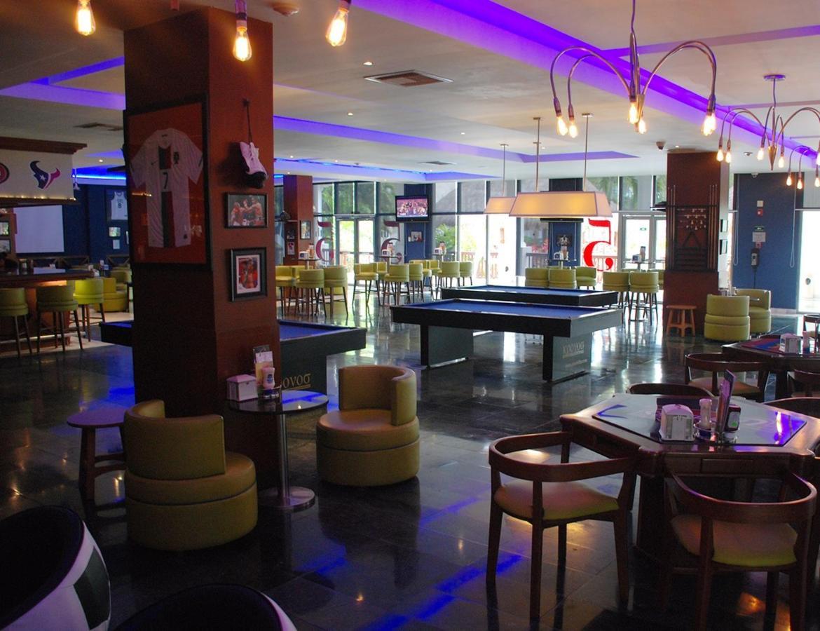 Grand Sunset Princess Playa del Carmen Exterior photo The interior of the hotel's bar