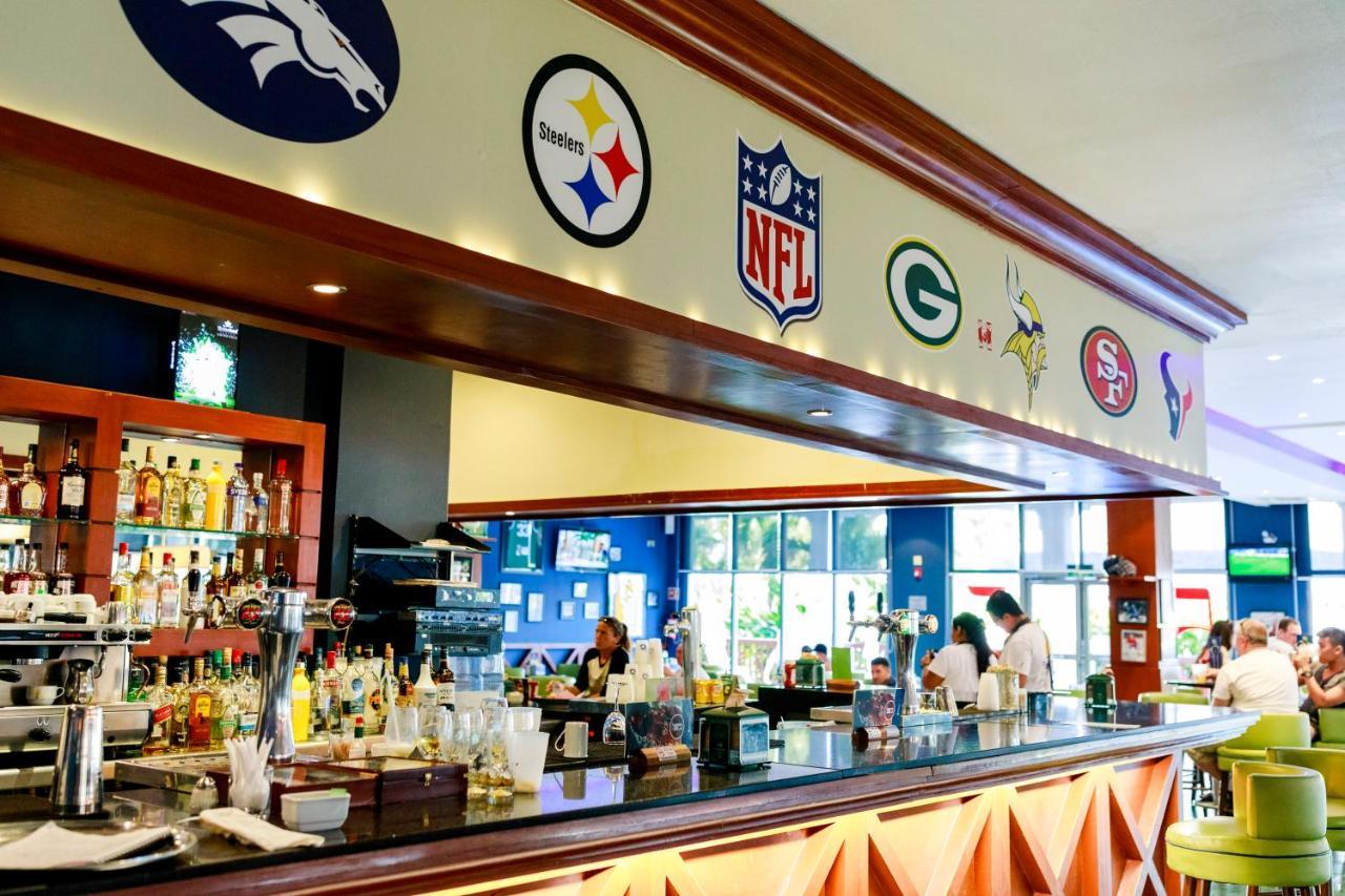 Grand Sunset Princess Playa del Carmen Exterior photo The bar at the NFL Experience