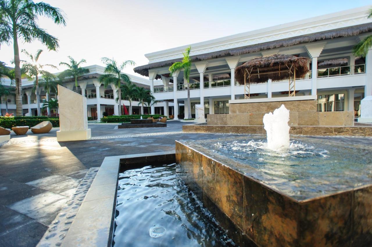 Grand Sunset Princess Playa del Carmen Exterior photo Fountain at the Grand Palladium Hotel