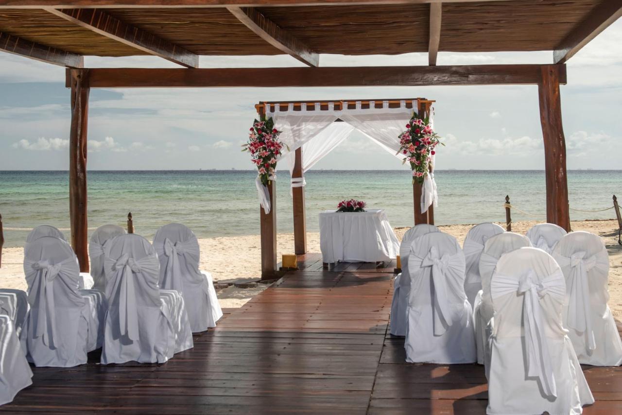 Grand Sunset Princess Playa del Carmen Exterior photo A beach wedding