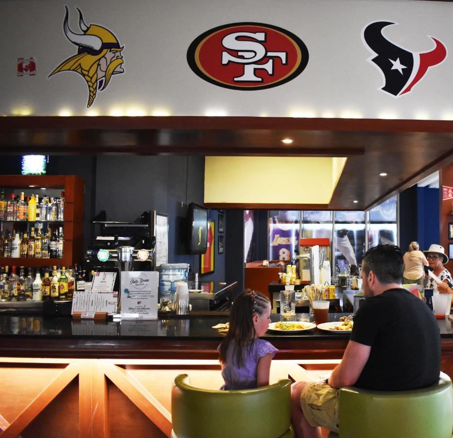 Grand Sunset Princess Playa del Carmen Exterior photo The bar at the 49ers Museum