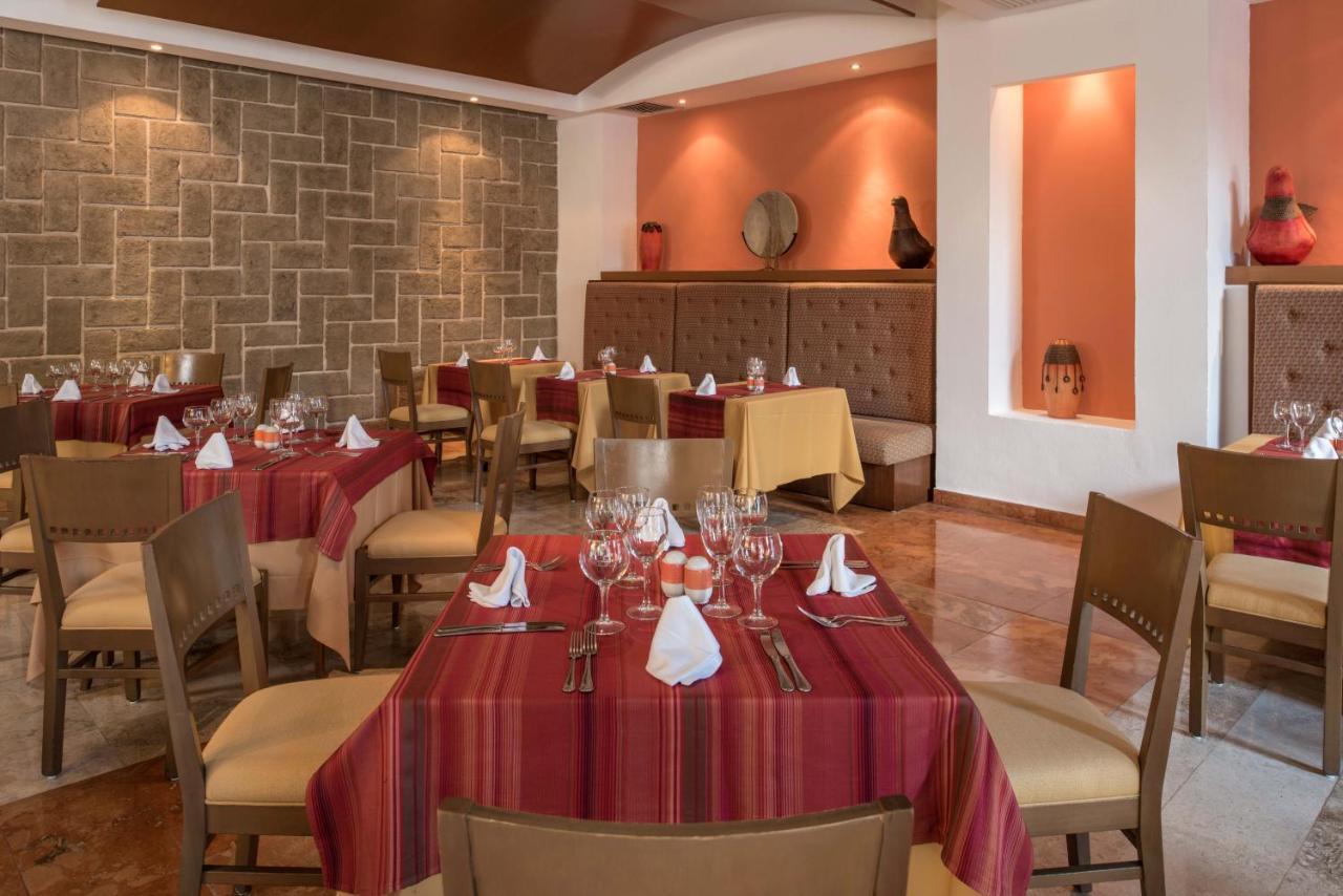 Grand Sunset Princess Playa del Carmen Exterior photo Restaurant at the hotel