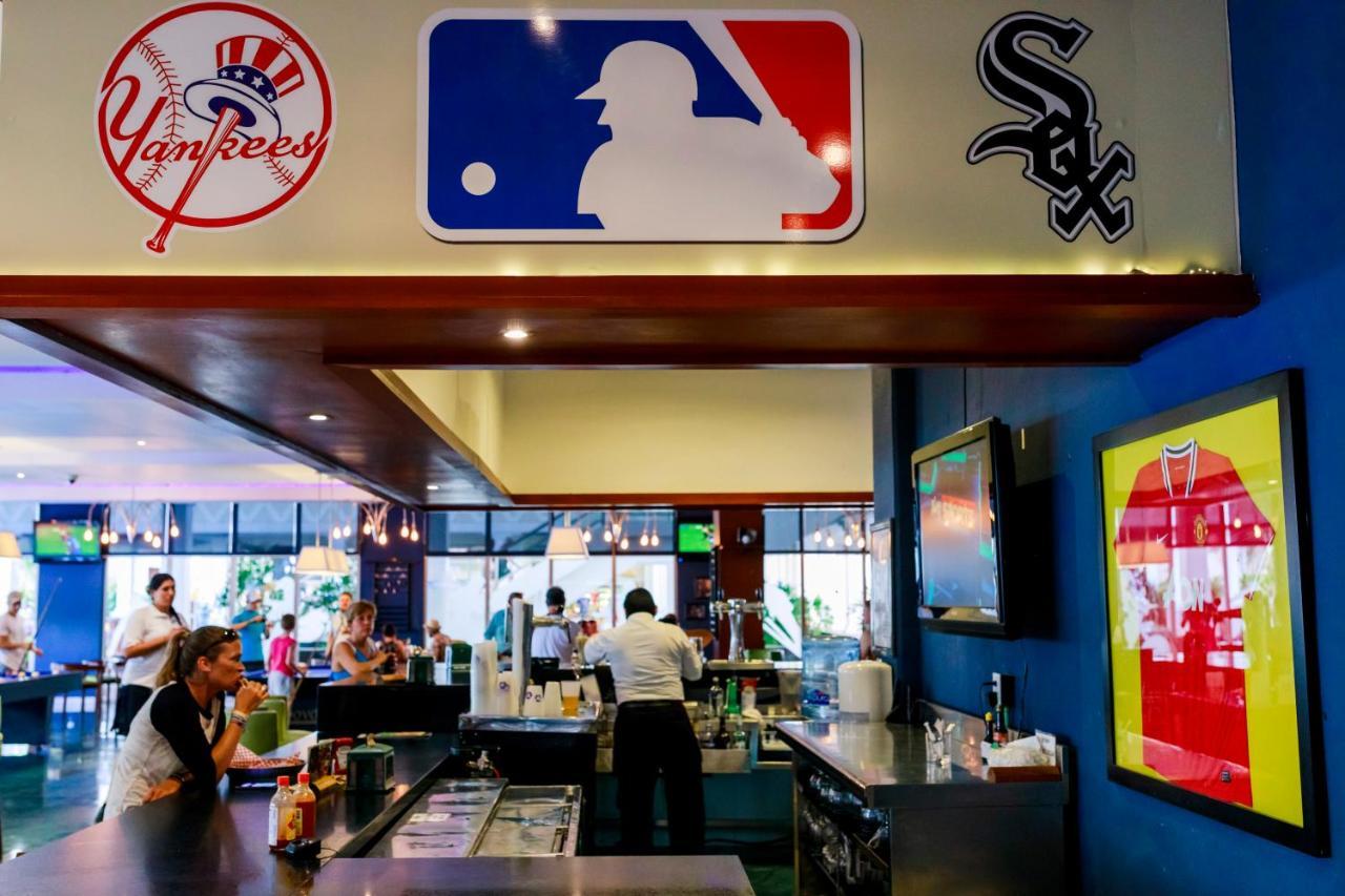 Grand Sunset Princess Playa del Carmen Exterior photo Interior of a typical MLB-themed restaurant
