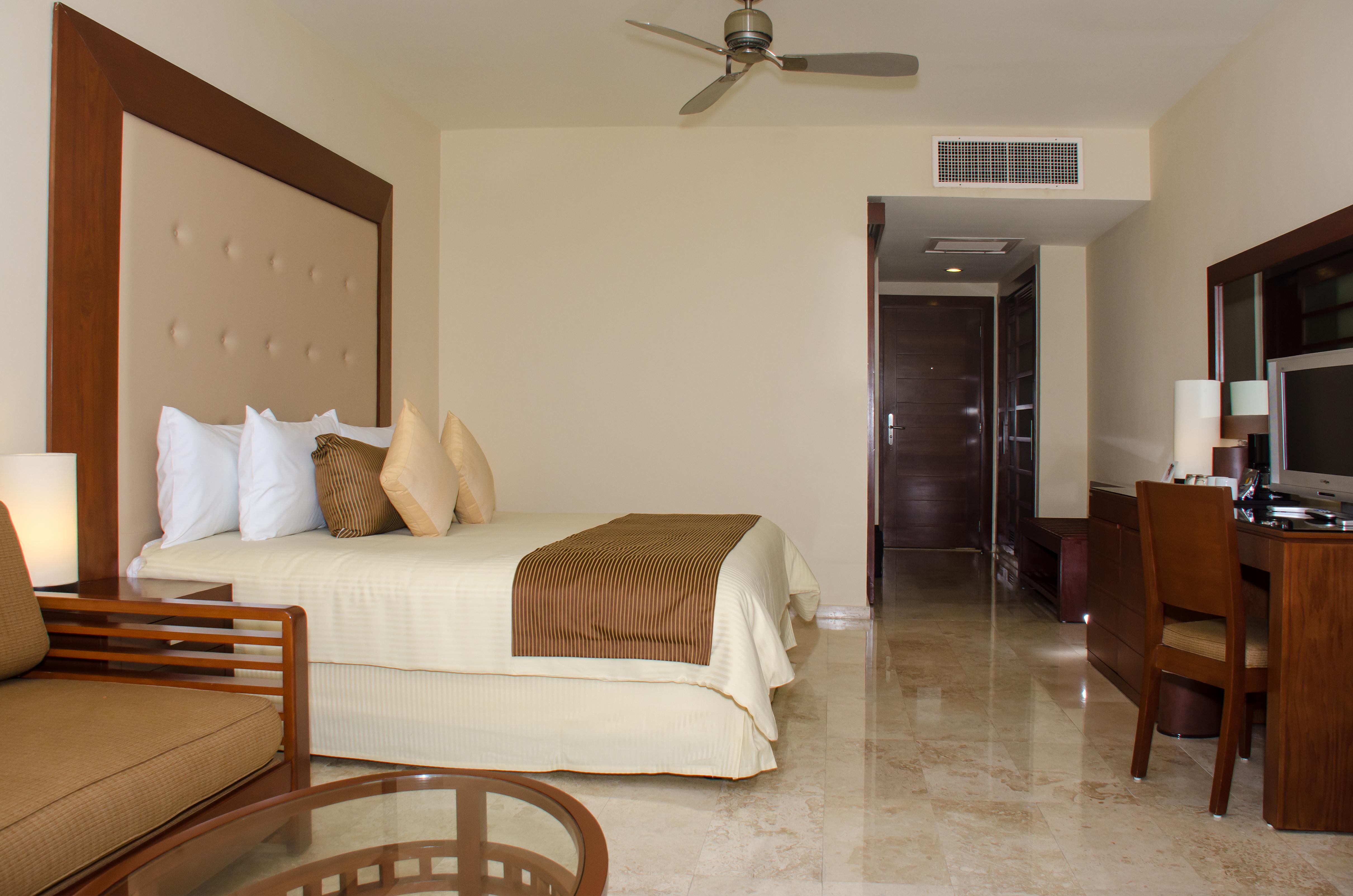 Grand Sunset Princess Playa del Carmen Exterior photo A room at the Grand at Moon Palace