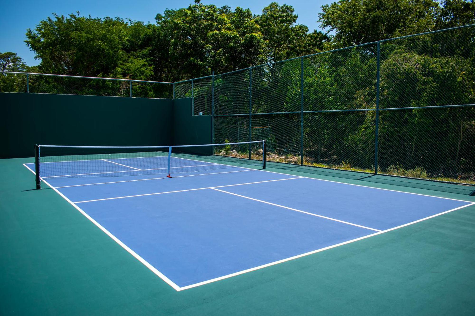 Grand Sunset Princess Playa del Carmen Exterior photo A tennis court